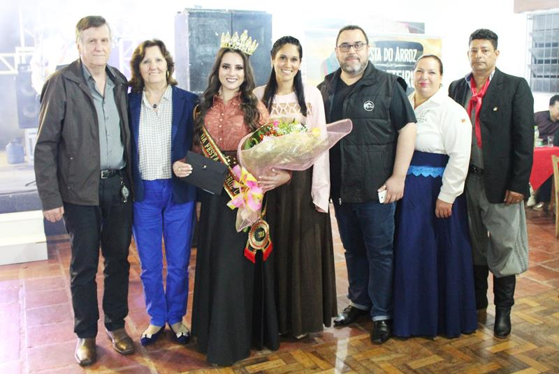 Jéssica Roza Moura é a rainha da Festa do Arroz Carreteiro